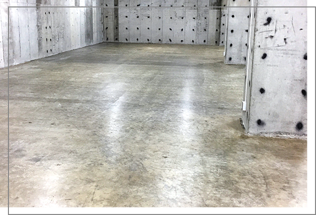 インダストリアルフィニッシュ | 産業用床面向け抵光沢仕上げ